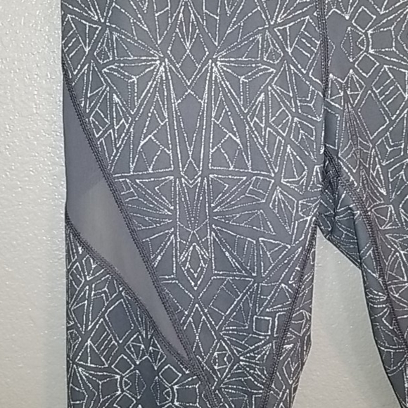 Zella Women's XS Legging Grey w/Pale Yellow - Picture 2 of 4